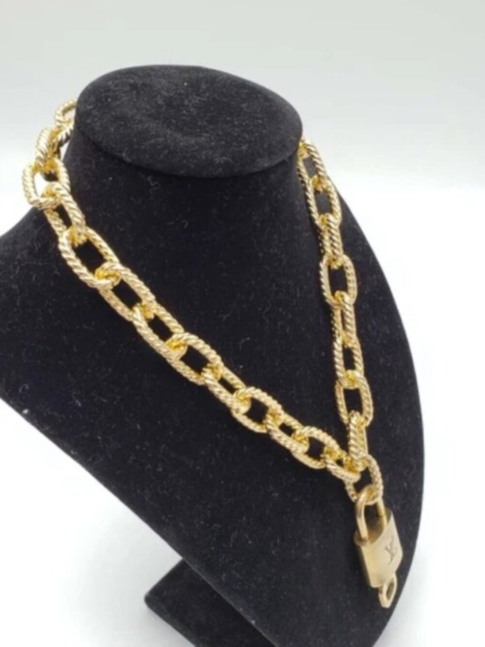 Gold-Plated Necklace with Authentic Louis Vuitton Padlock - Picture 8 of 10
